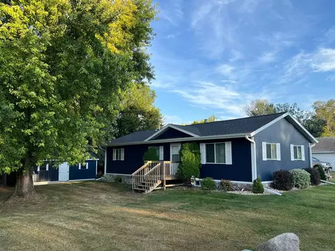 856 Colgate St, Big Stone City, SD 57216