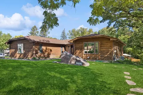 8701 Black Maple Dr, Eden Prairie, MN 55344