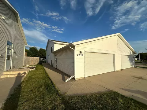 2916 Wheatland Dr S, Fargo, ND 58103