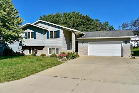 207 8th St SE, Stewartville, MN 55976