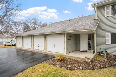 6226 Magda Dr #B, Osseo, MN 55369
