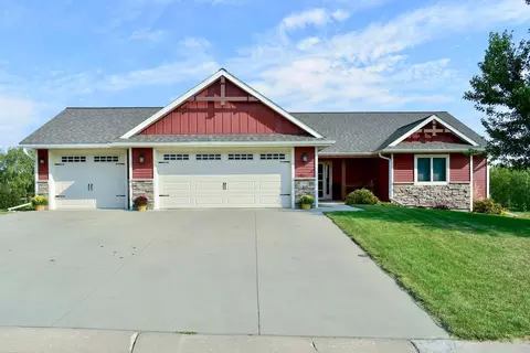 1519 Whispering Hills Dr, Saint Charles, MN 55972