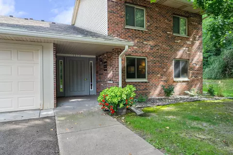 1574 Cohansey St #101, Saint Paul, MN 55117