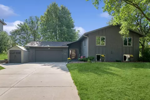 3010 Rosewood Ln N, Plymouth, MN 55441