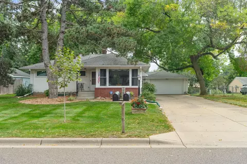 112 Bellwood Ave, Maplewood, MN 55117