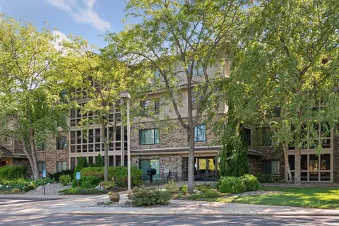 3801 W 98th St #106, Bloomington, MN 55431