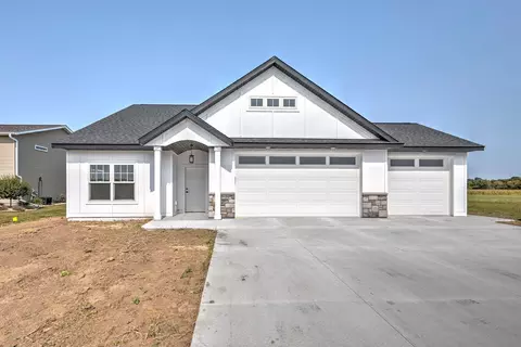 645 1st St SE, Elgin, MN 55932