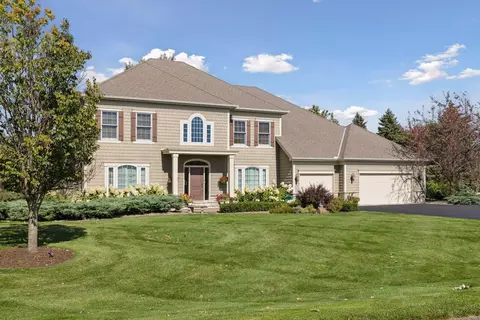 1 Southpointe Ct, North Oaks, MN 55127