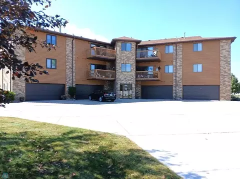 3201 14th St S #301, Moorhead, MN 56560