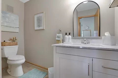 3426 Eagan Oaks Ct, Eagan, MN 55123 photo 14