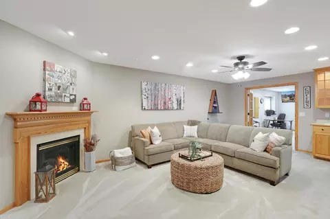 3426 Eagan Oaks Ct, Eagan, MN 55123 photo 24