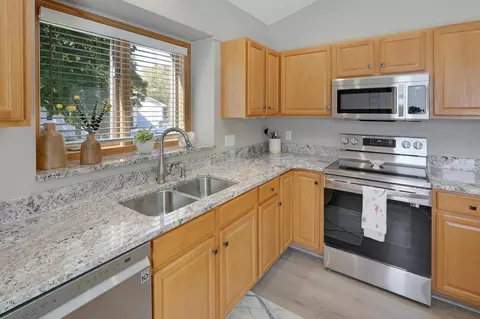 3426 Eagan Oaks Ct, Eagan, MN 55123 photo 4