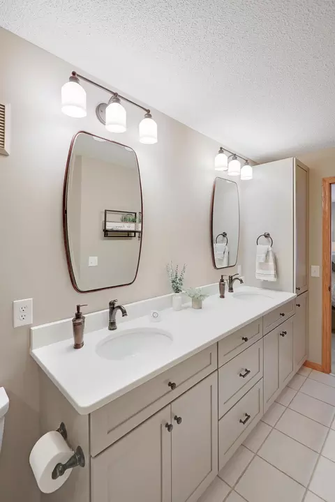 3426 Eagan Oaks Ct, Eagan, MN 55123 photo 19
