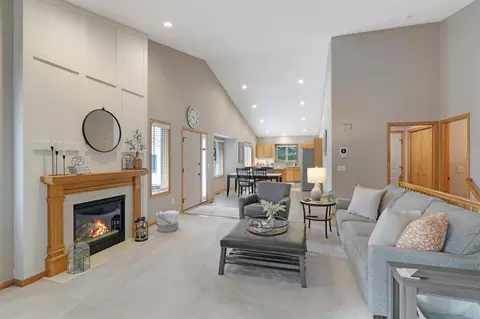 3426 Eagan Oaks Ct, Eagan, MN 55123 photo 8