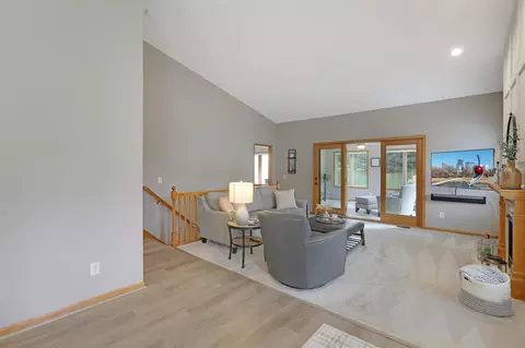 3426 Eagan Oaks Ct, Eagan, MN 55123 photo 9