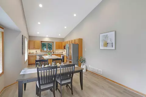 3426 Eagan Oaks Ct, Eagan, MN 55123 photo 5