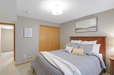 3426 Eagan Oaks Ct, Eagan, MN 55123 photo 29