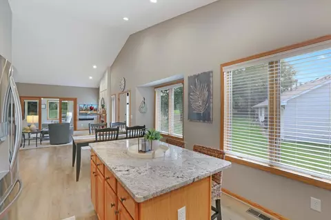 3426 Eagan Oaks Ct, Eagan, MN 55123 photo 6