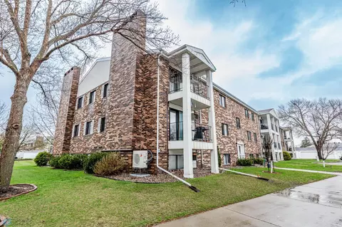 311 Prairiewood Cir S #304, Fargo, ND 58103