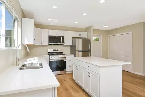 984 Jackson St, Saint Paul, MN 55117