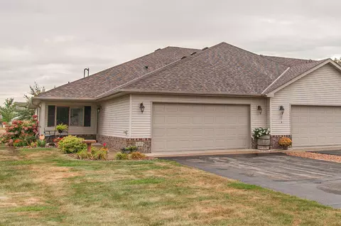 610 Graceview Dr, Saint Joseph, MN 56374