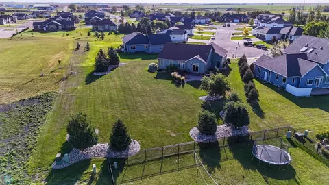 813 Birdie Ct, Mapleton, ND 58059 photo 5