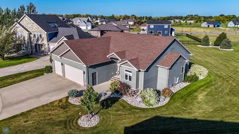 813 Birdie Ct, Mapleton, ND 58059 photo 3
