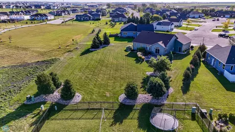 813 Birdie Ct, Mapleton, ND 58059 photo 6