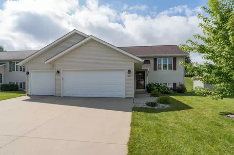 113 Torrey Pines Ct, Mankato, MN 56001