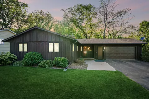 1584 Woodland Dr, Red Wing, MN 55066