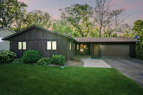 1584 Woodland Dr, Red Wing, MN 55066