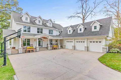 320 Mccarrons Blvd N, Roseville, MN 55113