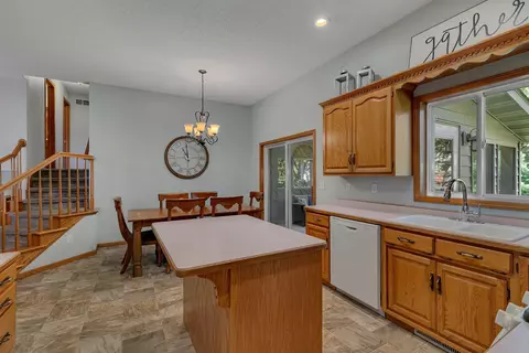 609 Oak Ct, Saint Cloud, MN 56304 photo 6