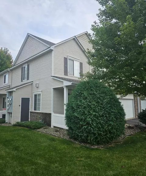 214 River Woods Dr W, Saint Paul Park, MN 55071