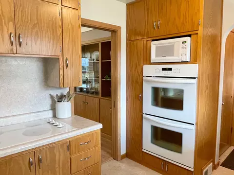 Kitchen - 401 White St N, Comfrey, MN 56019 photo 9 of 11