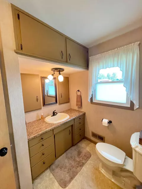 Bath - 401 White St N, Comfrey, MN 56019 photo 3 of 10