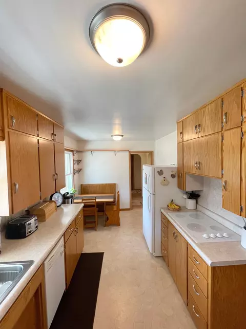 Kitchen - 401 White St N, Comfrey, MN 56019 photo 8 of 11
