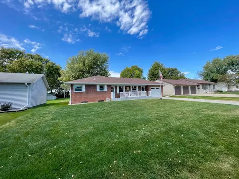 Exterior - 401 White St N, Comfrey, MN 56019 photo 9 of 17