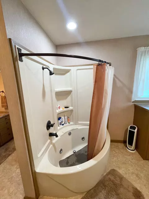 Bath - 401 White St N, Comfrey, MN 56019 photo 4 of 10