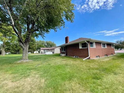 Exterior - 401 White St N, Comfrey, MN 56019 photo 11 of 17