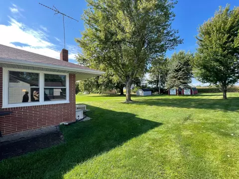 Exterior - 401 White St N, Comfrey, MN 56019 photo 14 of 17