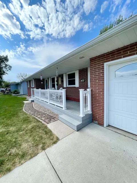 Exterior - 401 White St N, Comfrey, MN 56019 photo 4 of 17