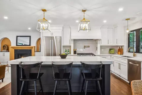 231 Bushaway Rd, Wayzata, MN 55391