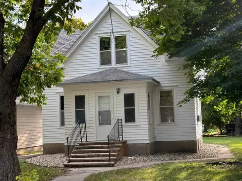 203 N Oak St, Hendricks, MN 56136