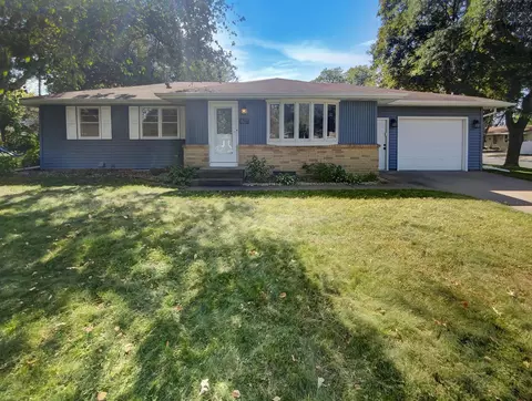 621 17th St W, Hastings, MN 55033