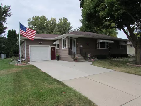1114 S State St, Fairmont, MN 56031