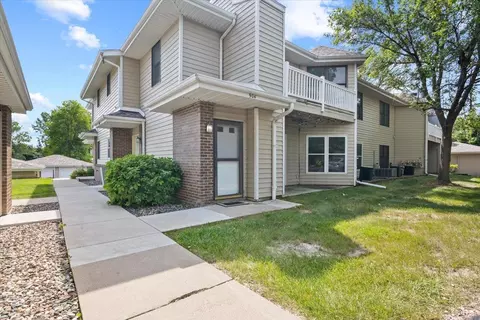 904 E Travelers Trl #79, Burnsville, MN 55337