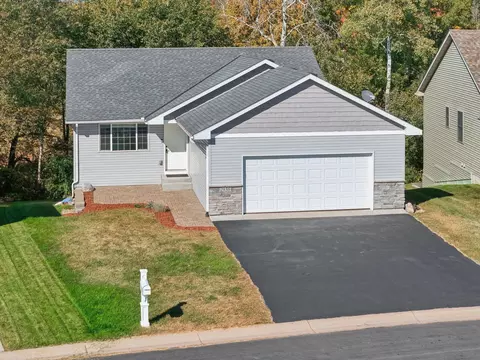 29384 Hidden Forest Blvd, Chisago City, MN 55013