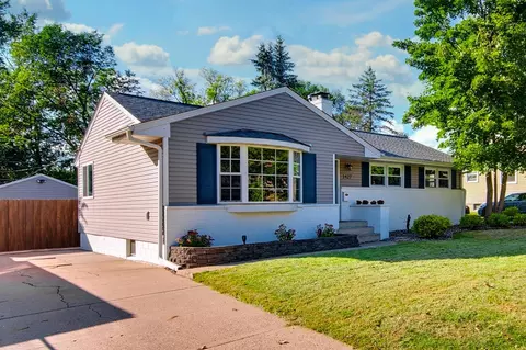 1427 Mcafee St, Saint Paul, MN 55106