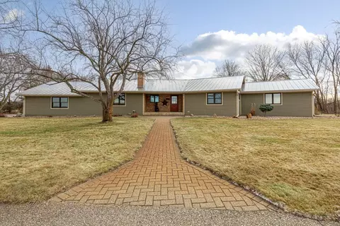 54585 Grouse Cir, Mankato, MN 56001
